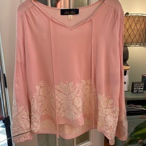 Bell sleeved blouse with embroidery